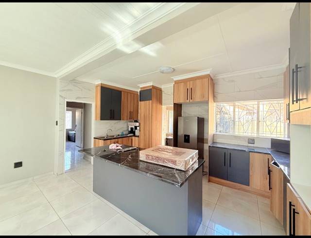 3 BEDROOM HOUSE FOR SALE IN VANDERBIJLPARK CW 6